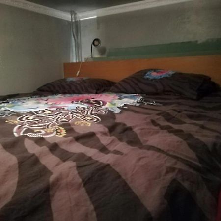 Room In Studio - Studio Nearby Central Station Anversa Esterno foto