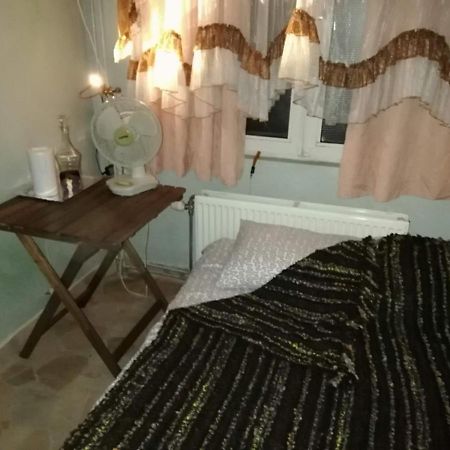 Room In Studio - Studio Nearby Central Station Anversa Esterno foto