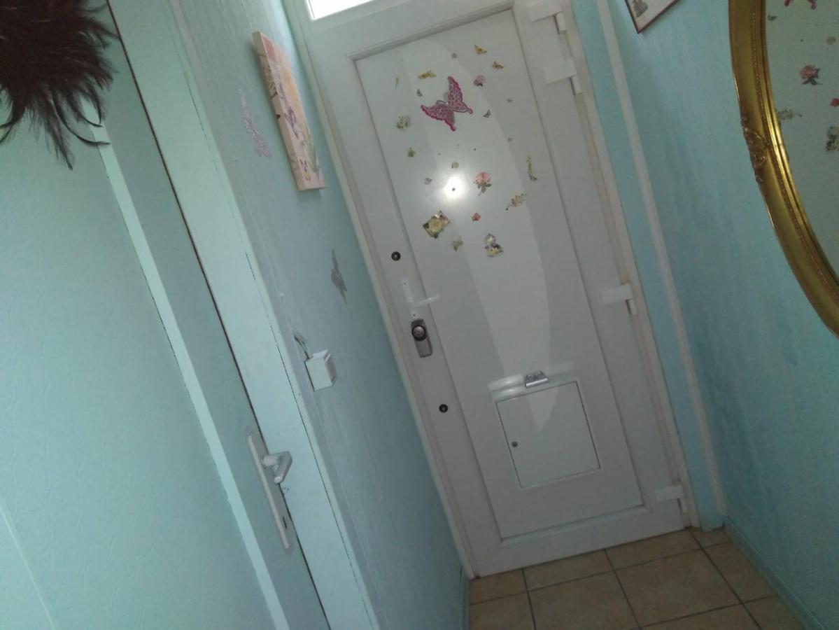 Room In Studio - Studio Nearby Central Station Anversa Esterno foto