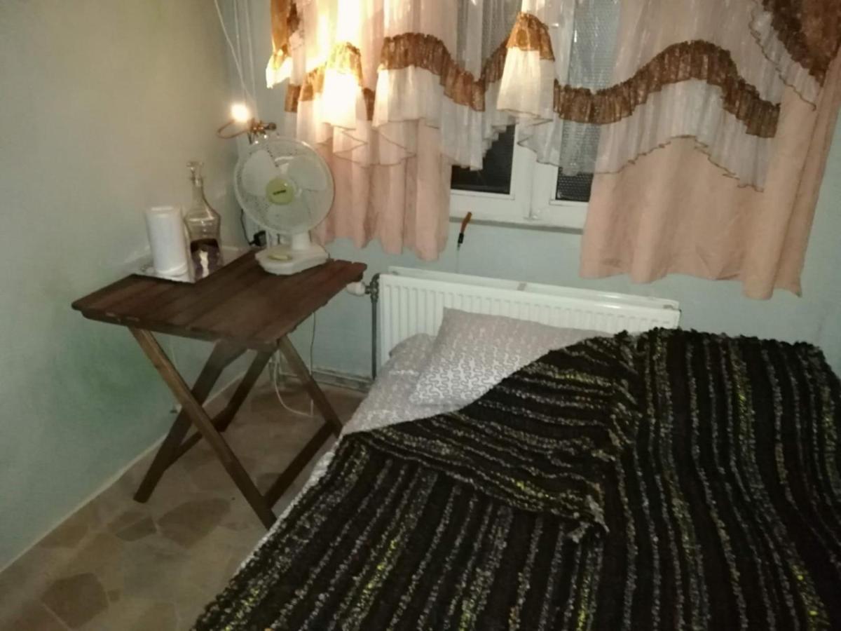 Room In Studio - Studio Nearby Central Station Anversa Esterno foto